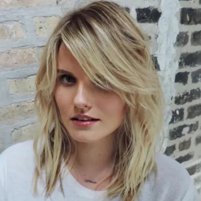 Collarbone Blonde with Curtain Bangs Blowout, Close-Up Take Collarbone Blonde with Curtain Bangs Blowout, Close-Up Take — Simple Side Bangs Hairstyles