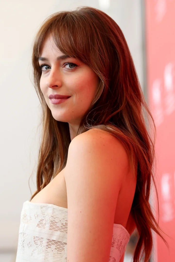 Collarbone Wavy Auburn with Side Swept Fringe Collarbone Wavy Auburn with Side Swept Fringe — Simple Side Bangs Hairstyles
