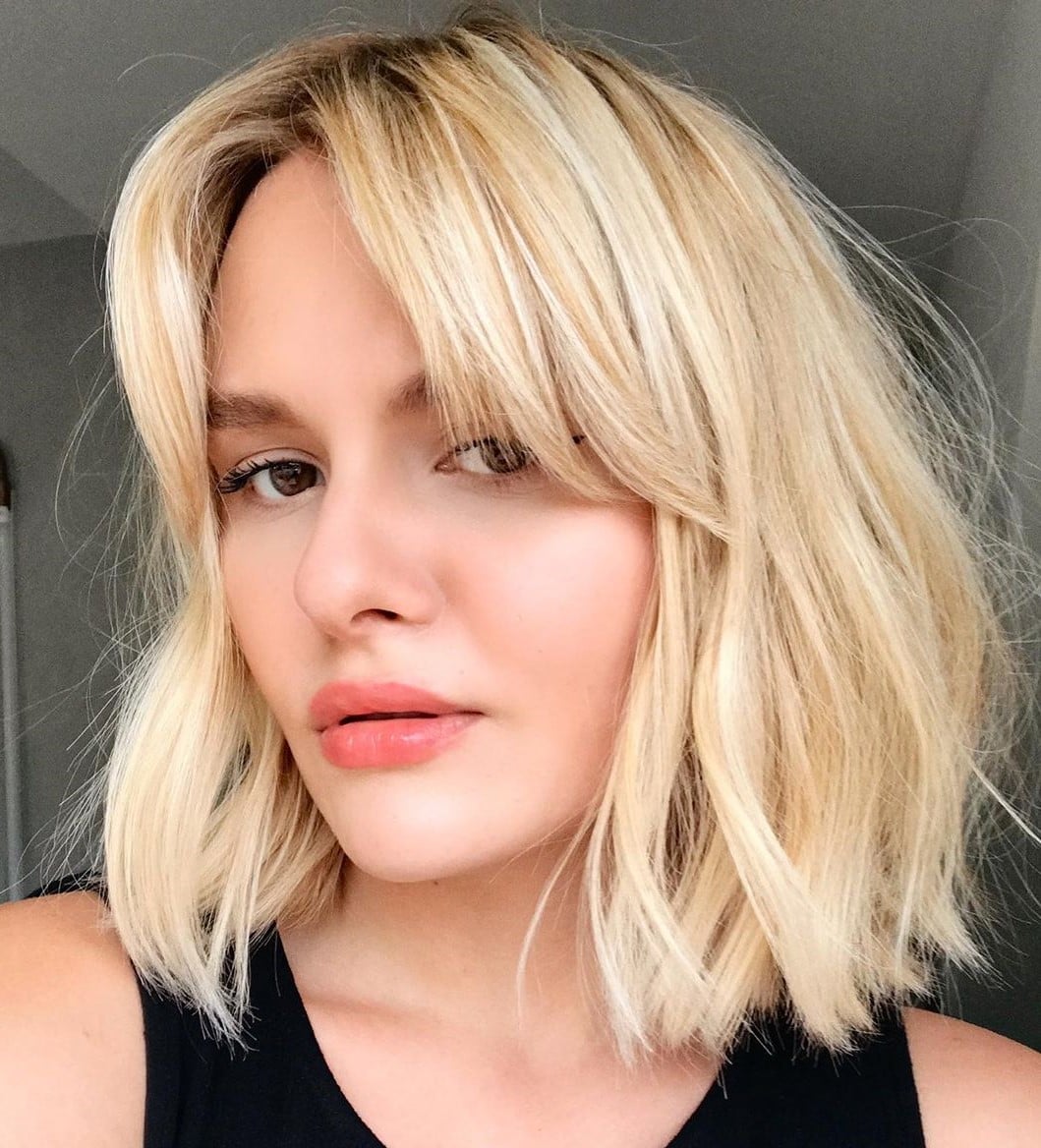 Chin Bob Blonde with Wavy Side Swept Bangs Chin Bob Blonde with Wavy Side Swept Bangs — Simple Side Bangs Hairstyles