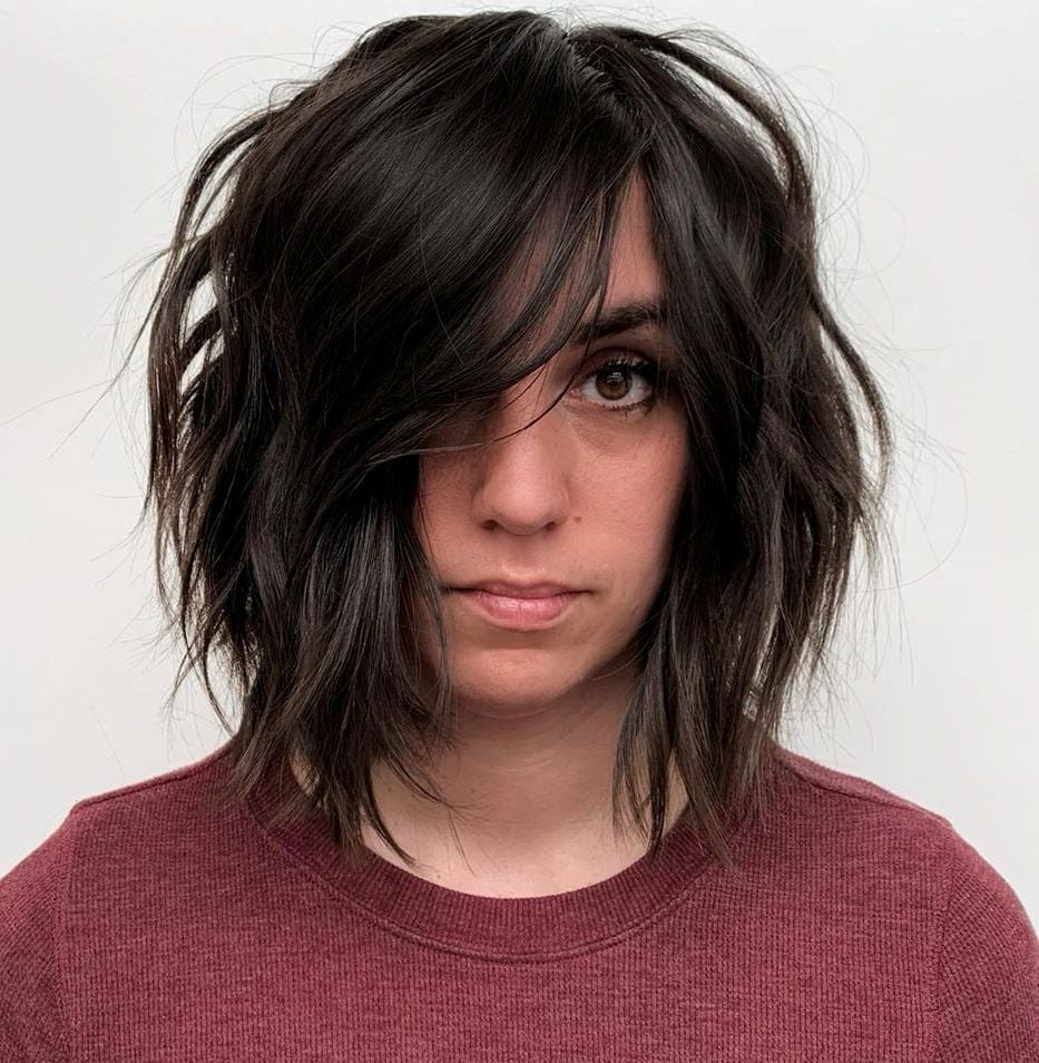 Collarbone Shag With Messy Waves Collarbone Shag With Messy Waves — Simple Side Part Bangs