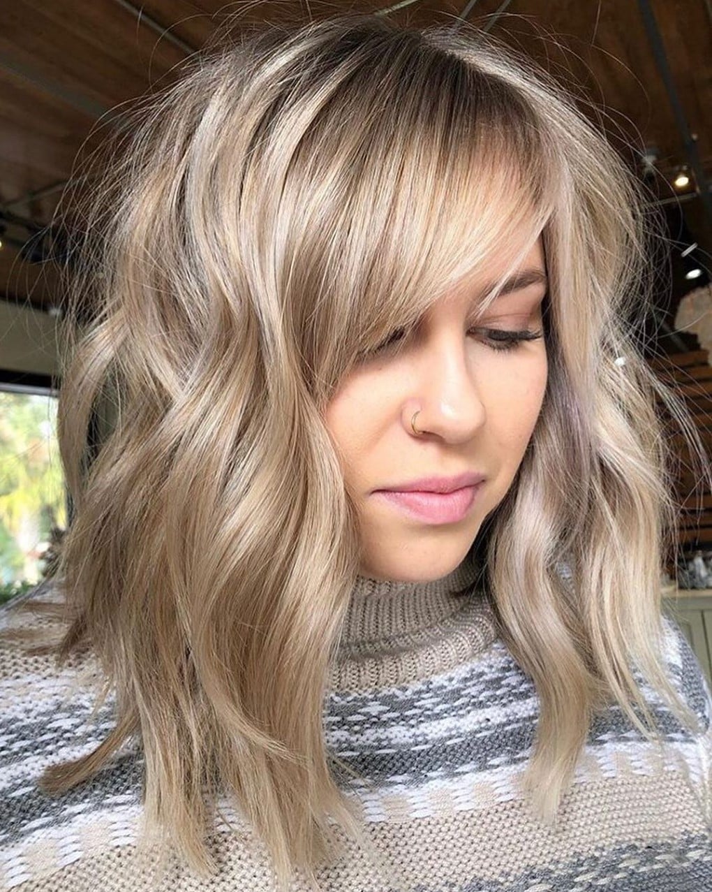 Ash Blonde Collarbone Lob With Dark Roots, Close-Up Take Ash Blonde Collarbone Lob With Dark Roots, Close-Up Take — Simple Side Part Bangs