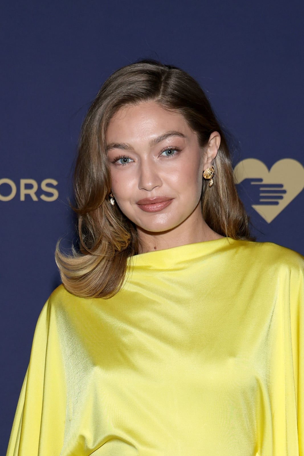 Collarbone Dark Blonde With Face-Framing Layers, Curtain Bangs — Simple Side Part Hairstyles