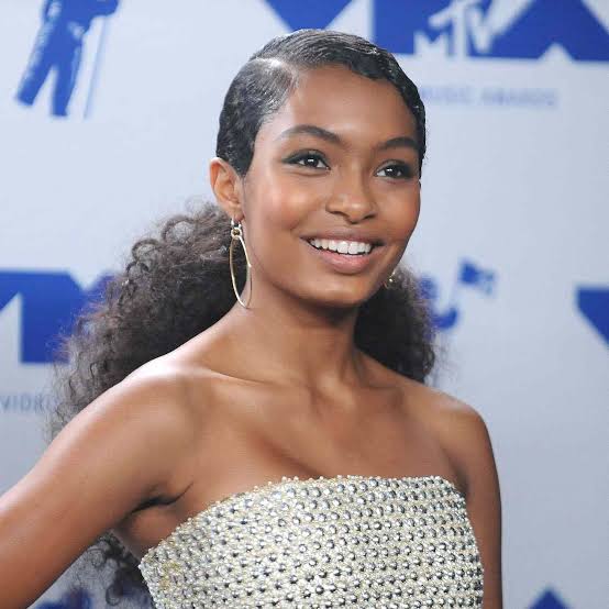 Short Fine Straight Wet Look Ear Length Short Fine Straight Wet Look Ear Length — Simple Slicked Back Hair