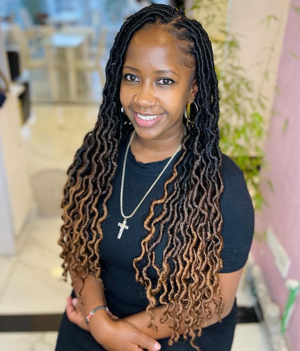 Long Faux Locs Blonde Ombre Wavy Ends Long Faux Locs Blonde Ombre Wavy Ends — Simple Soft Locs Hairstyles