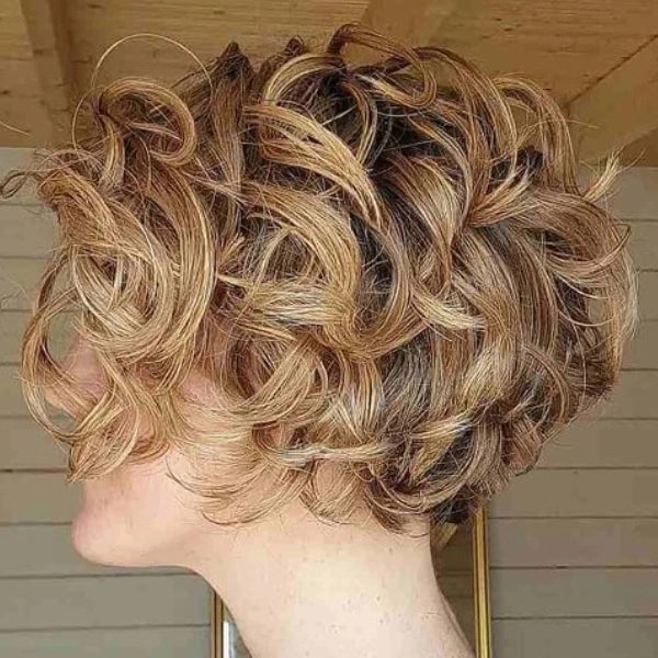 Short Curly Honey Blonde Stacked Bob — Simple Stacked Bob