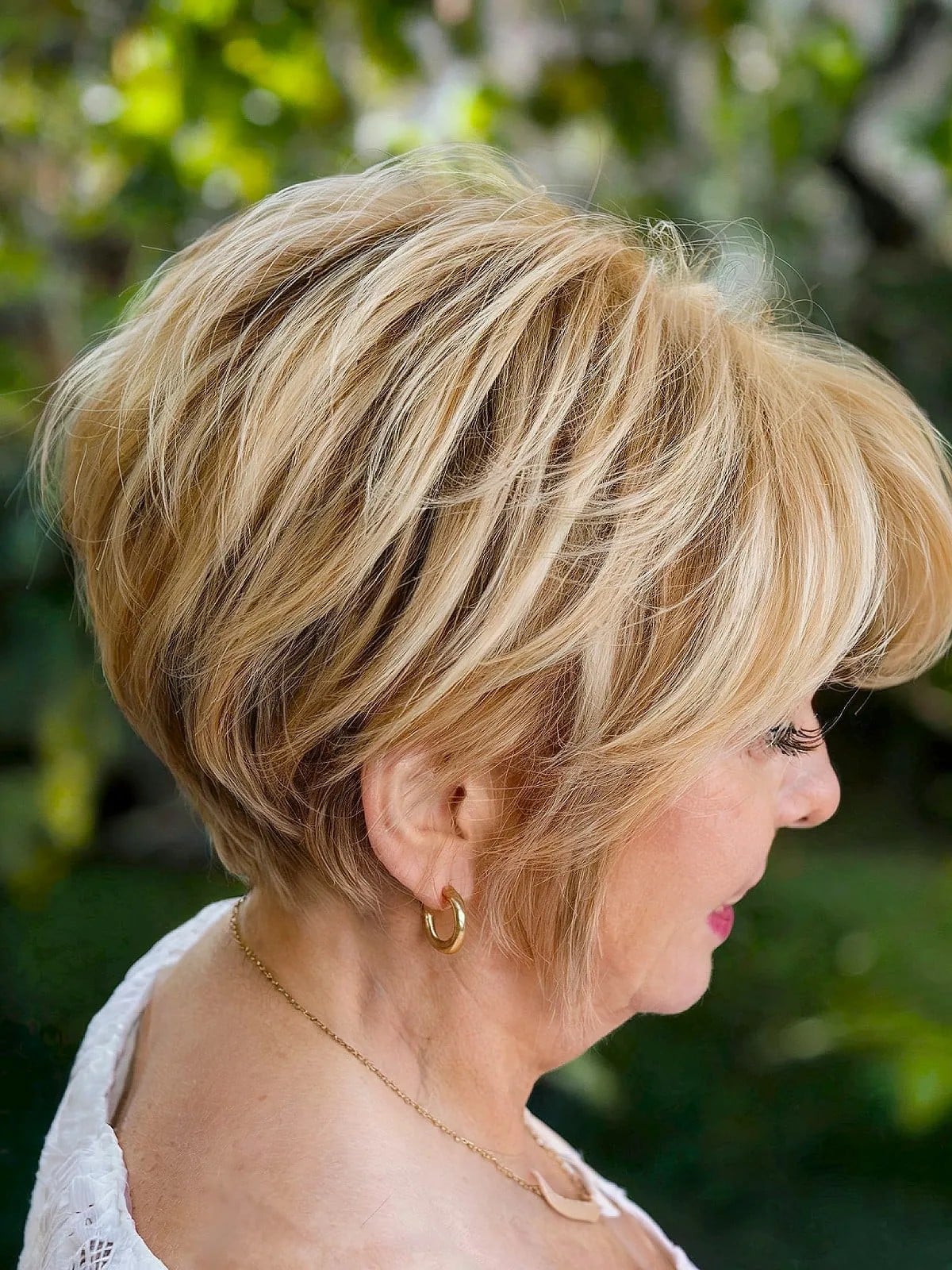 Honey Blonde Wavy Stacked Bob Blowout — Simple Stacked Bob
