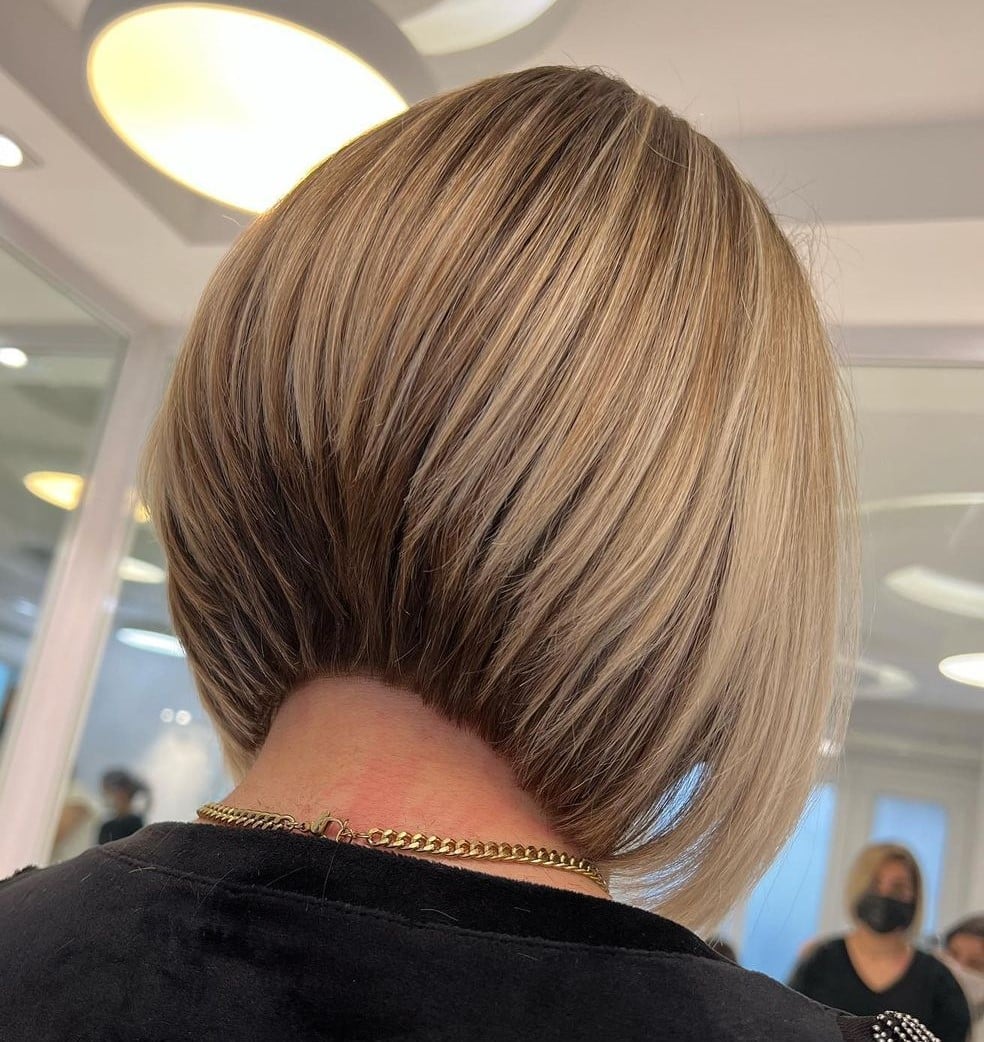 Blonde Collarbone Stacked Bob Volume — Simple Stacked Bob