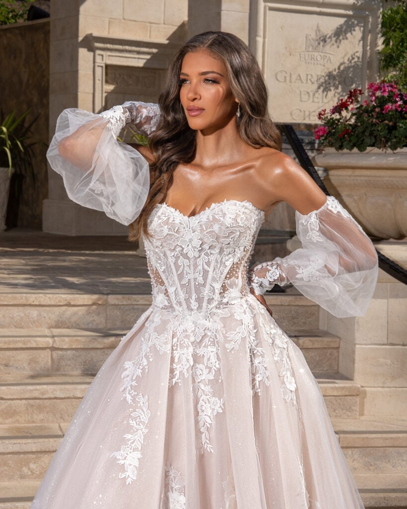 Collarbone Honey Blonde Blowout With Side-Swept Bangs, Wavy — Simple Strapless Dresses Hairstyles