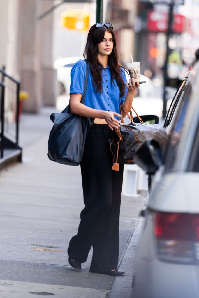 Bright blue polo with wide leg trousers — Simple Street Style Outfits