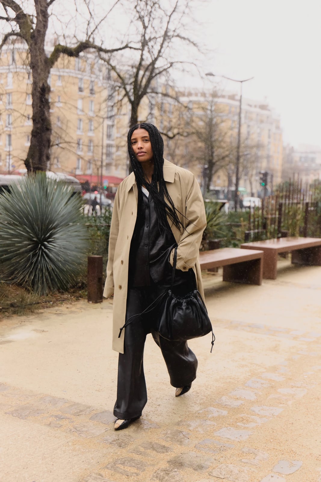 Oversized trench coat over black leather-look, Office-Safe Version — Simple Street Style Outfits