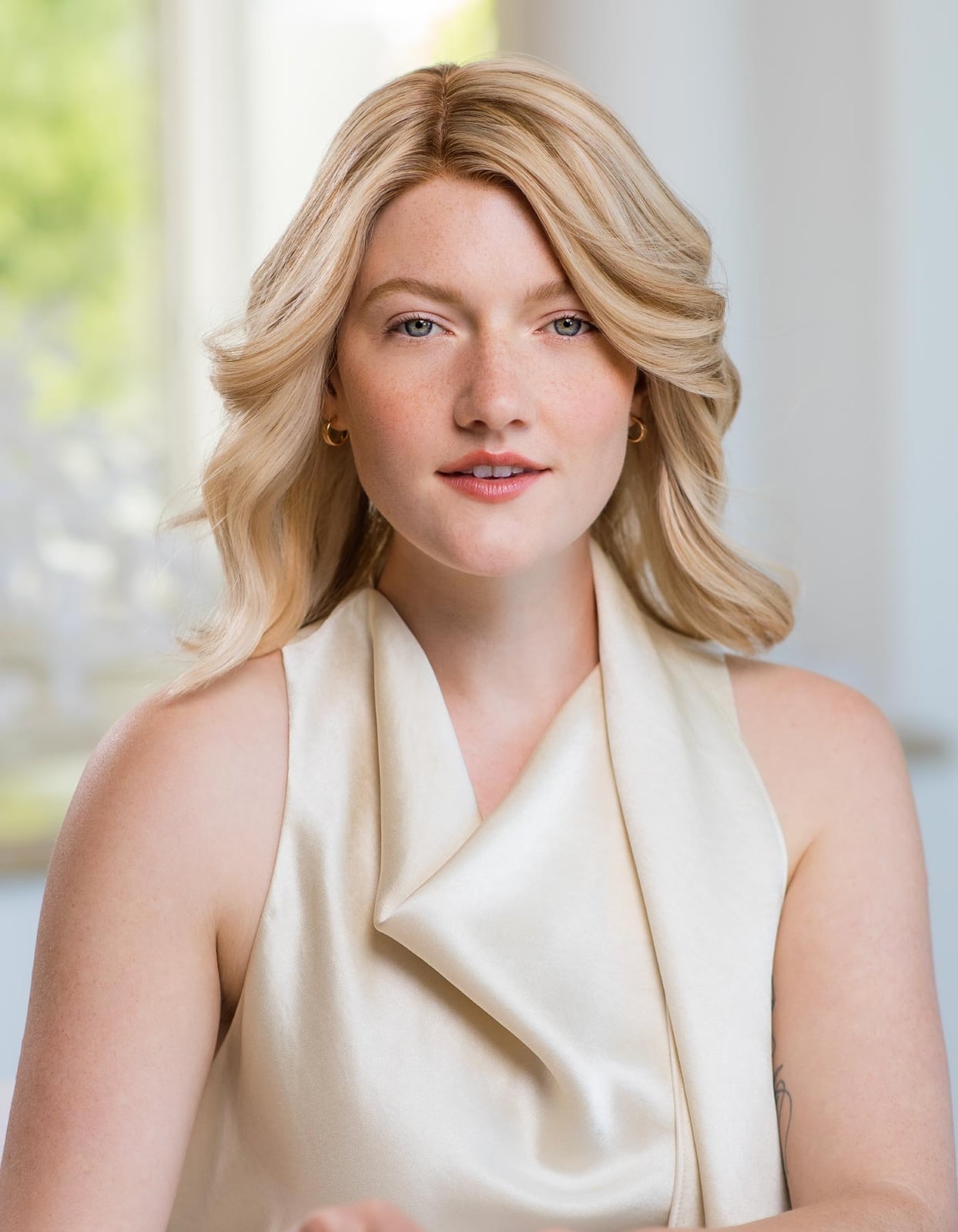 Blonde Layers with Glossy Blowout — Simple Styling Wig