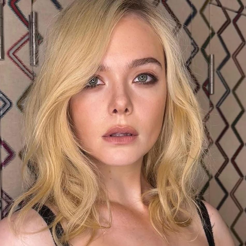 Ash Blonde Collarbone Lob With Waves — Simple Textured Hair