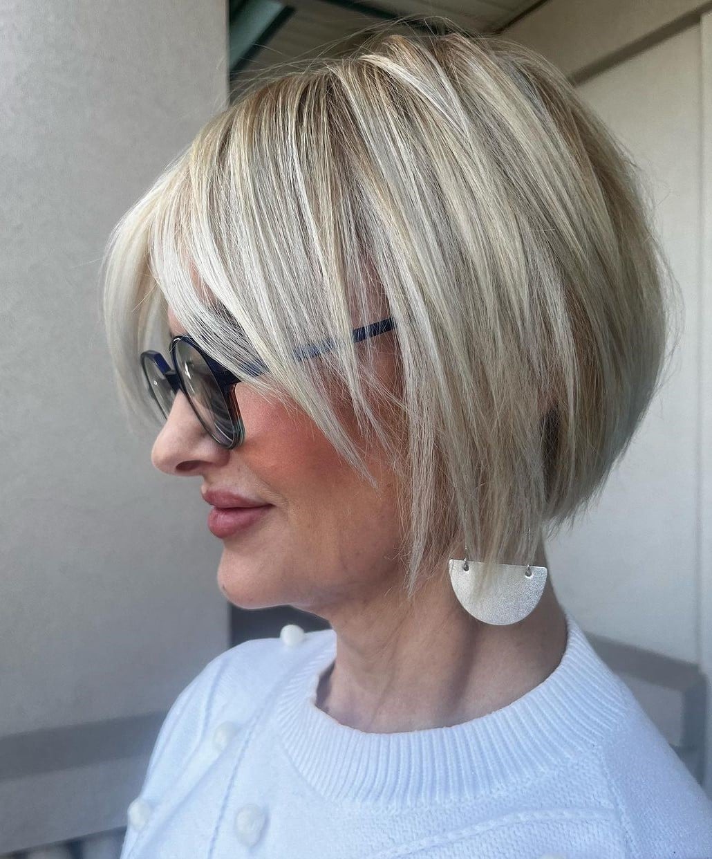 Ash Blonde Bob With Side Swept Volume Ash Blonde Bob With Side Swept Volume — Simple Thinning Hair