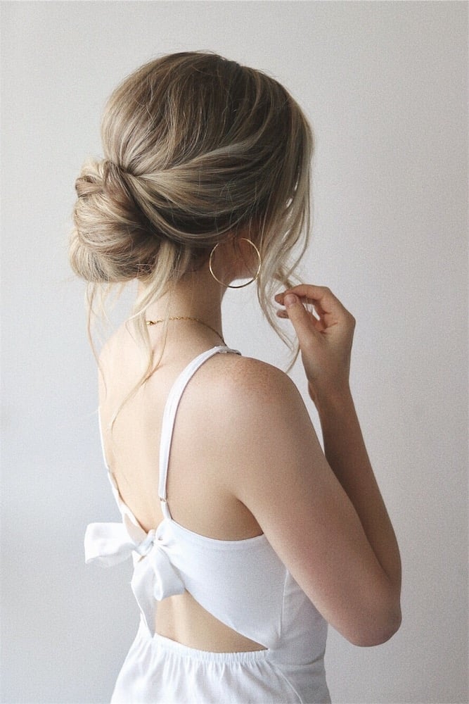 Relaxed Messy Updo With Loose Tendrils Relaxed Messy Updo With Loose Tendrils — Simple Updo Hair