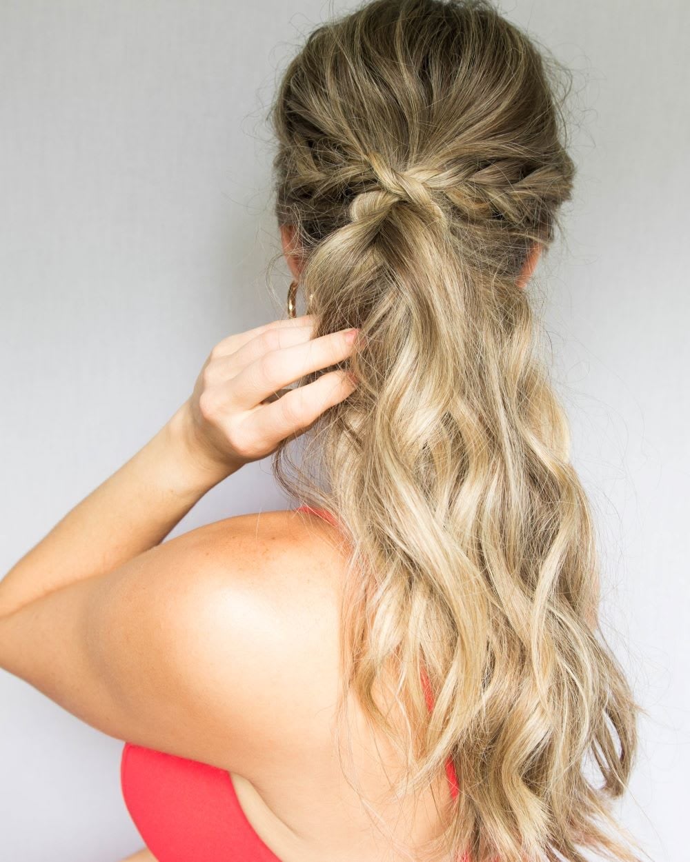 High Ponytail Twisted Detail Blonde High Ponytail Twisted Detail Blonde — Simple Updo Ponytail