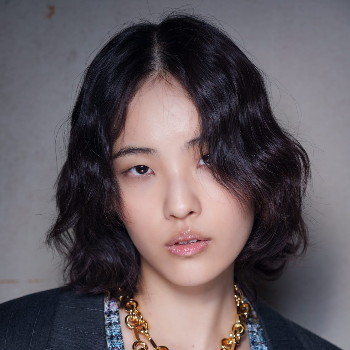 Chin Length Wavy Bob With Natural Volume Chin Length Wavy Bob With Natural Volume — Simple Volume Hair
