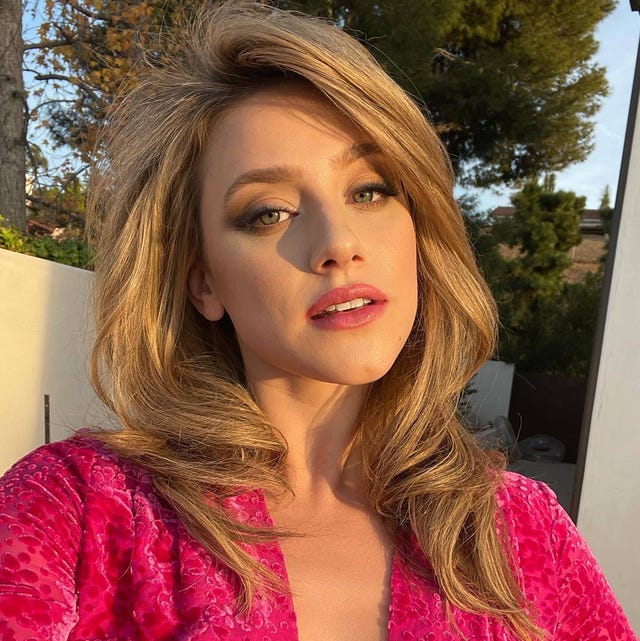 Shoulder Length Golden Blonde With Waves — Simple Volumizing Hair