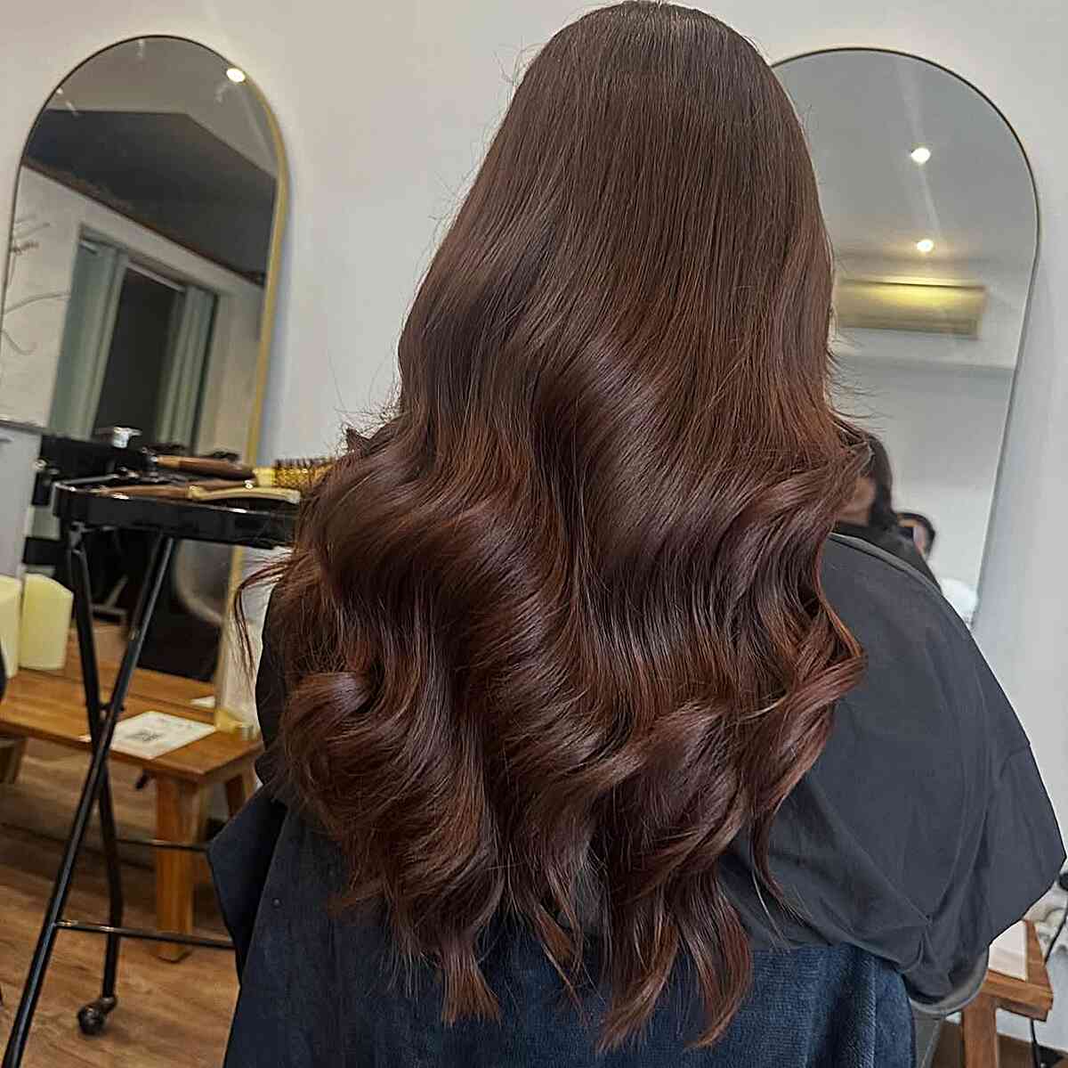 Thick Mid-Back Waves With Glossy Finish — Simple Wavy Hairstyles