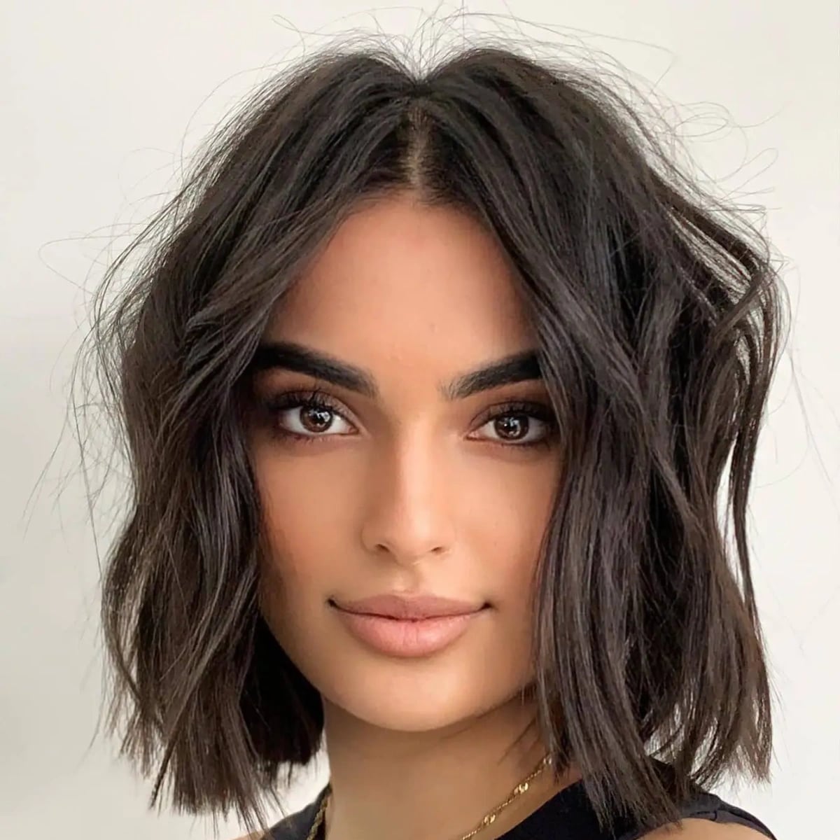 Messy Wavy Bob With Short Bangs — Simple Wavy Hairstyles