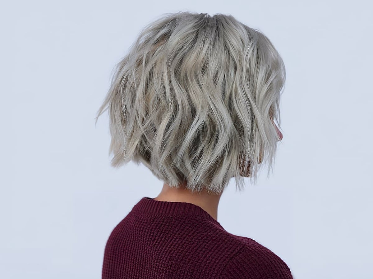 Wavy Bob With Ash Blonde Color — Simple Wavy Hairstyles