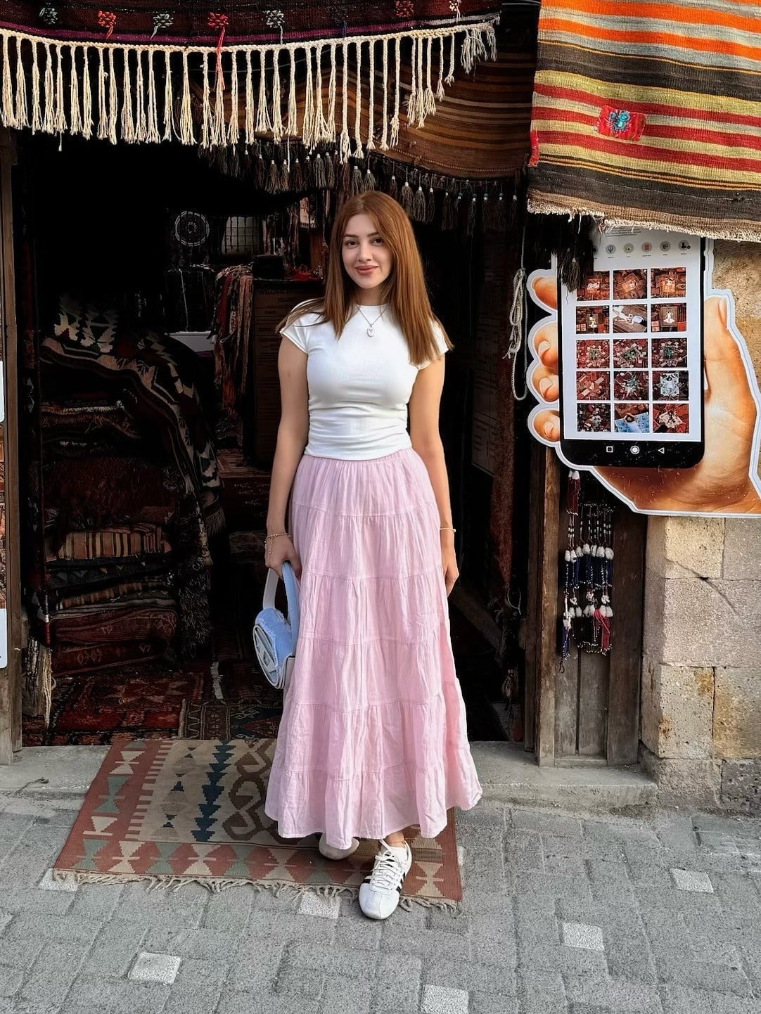 White T-Shirt with Tiered Pink Maxi Skirt and Sneakers White T-Shirt with Tiered Pink Maxi Skirt and Sneakers — Simple White Top Outfits