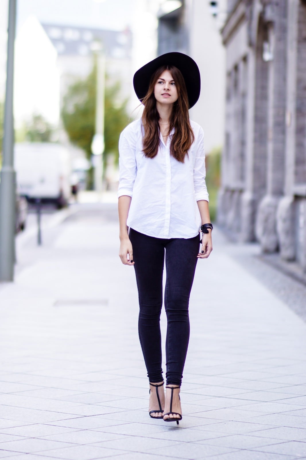 White Long-Sleeve Shirt with Black Skinny Jeans and Fedora White Long-Sleeve Shirt with Black Skinny Jeans and Fedora — Simple White Top Outfits