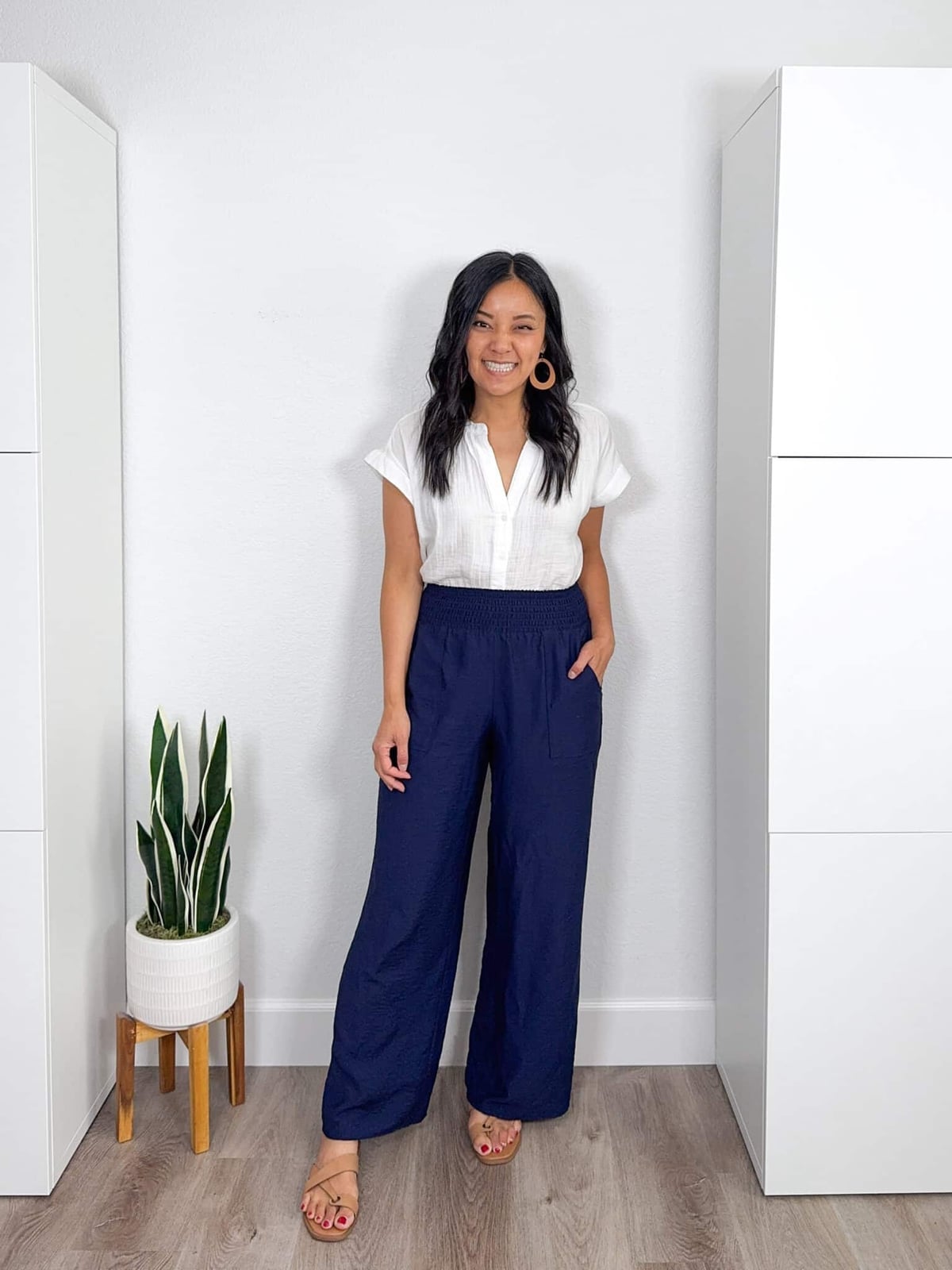 White Textured Top with Navy Wide-Leg Linen Pants White Textured Top with Navy Wide-Leg Linen Pants — Simple White Top Outfits