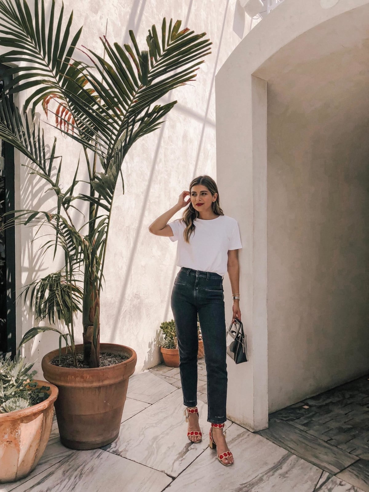 White Crew Neck T-Shirt with Gray Jeans and Red Sandals White Crew Neck T-Shirt with Gray Jeans and Red Sandals — Simple White Top Outfits
