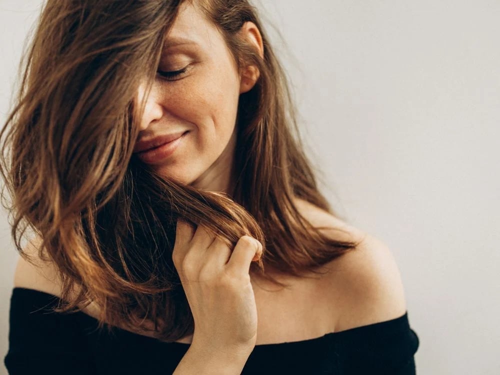 Mid-Back Wavy Hair With Face-Framing Layers — Simple Wig Hair
