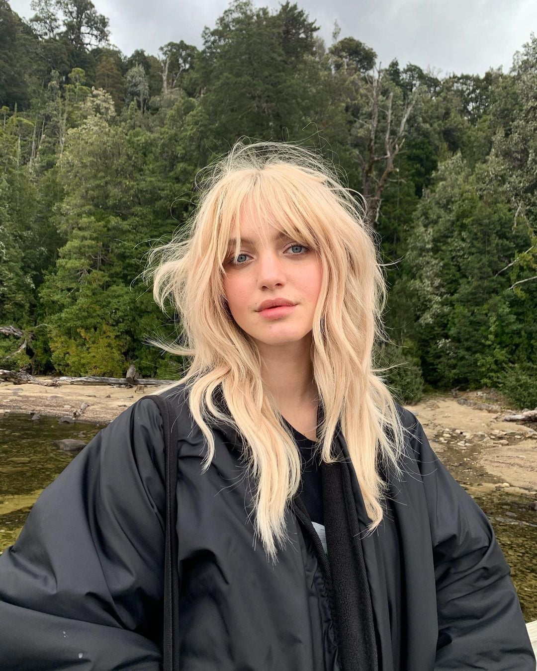 Collarbone Ash Blonde Wolf Cut With Textured Layers — Simple Wolf Cut