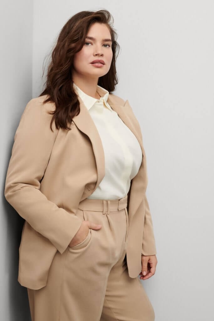 Beige Relaxed Suit for Understated Work Elegance Beige Relaxed Suit for Understated Work Elegance — Simple Work Party Outfits