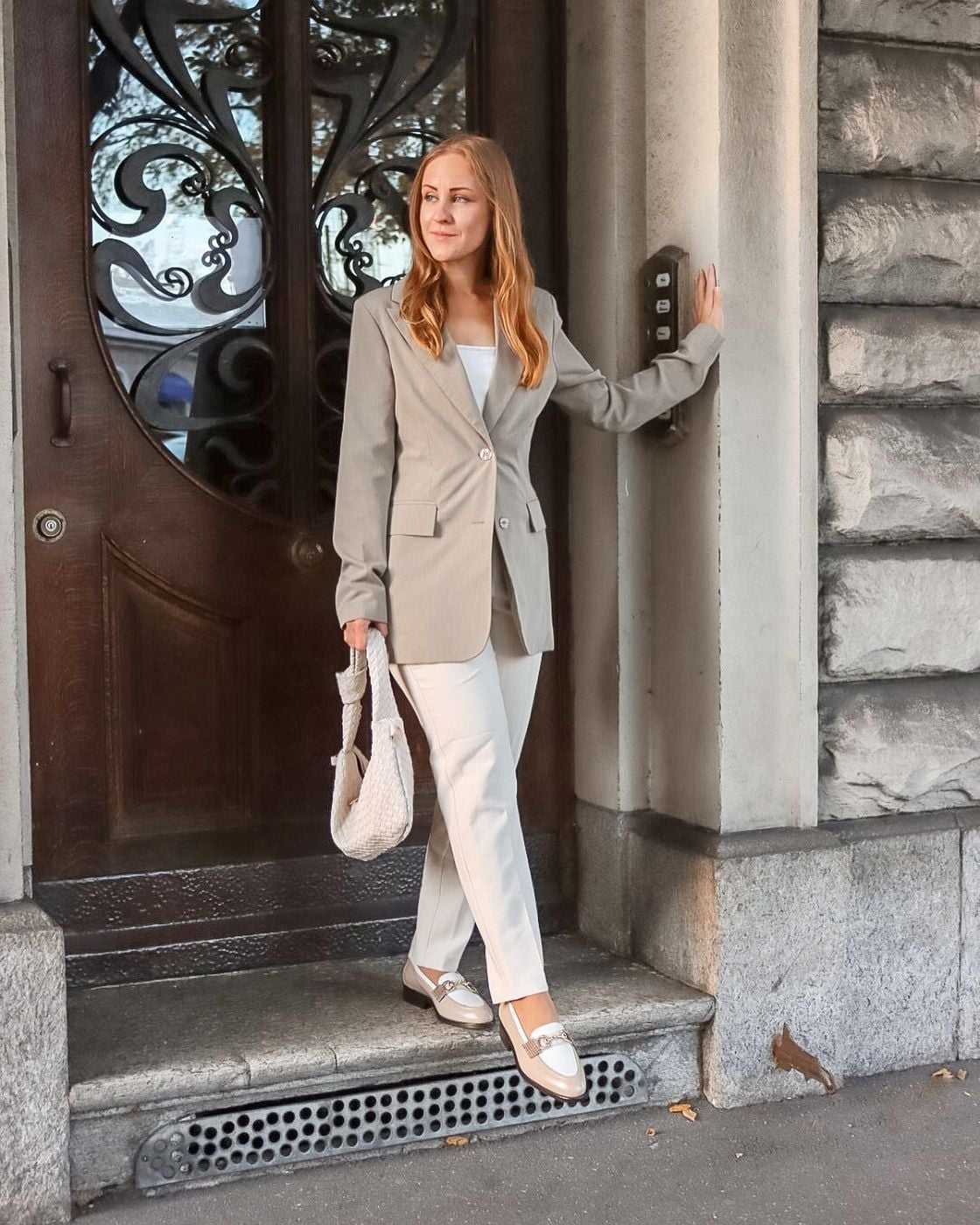 Beige Oversized Blazer for Effortless Sophistication Beige Oversized Blazer for Effortless Sophistication — Simple Work Party Outfits