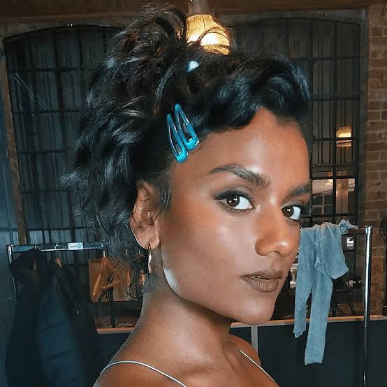 Dark Brown Pouf With Butterfly Clips — Simple Y2K Updo