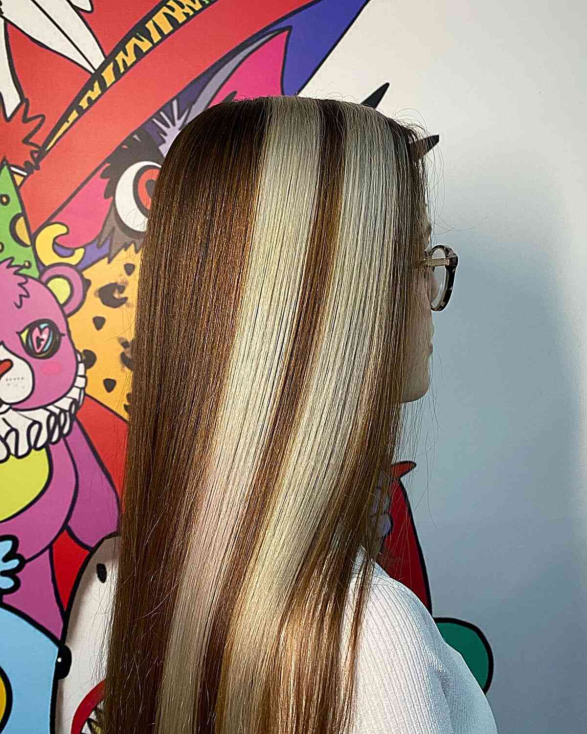 Mid-Back Straight Hair With Blonde Stripes, Middle — Skunk Stripe Hair