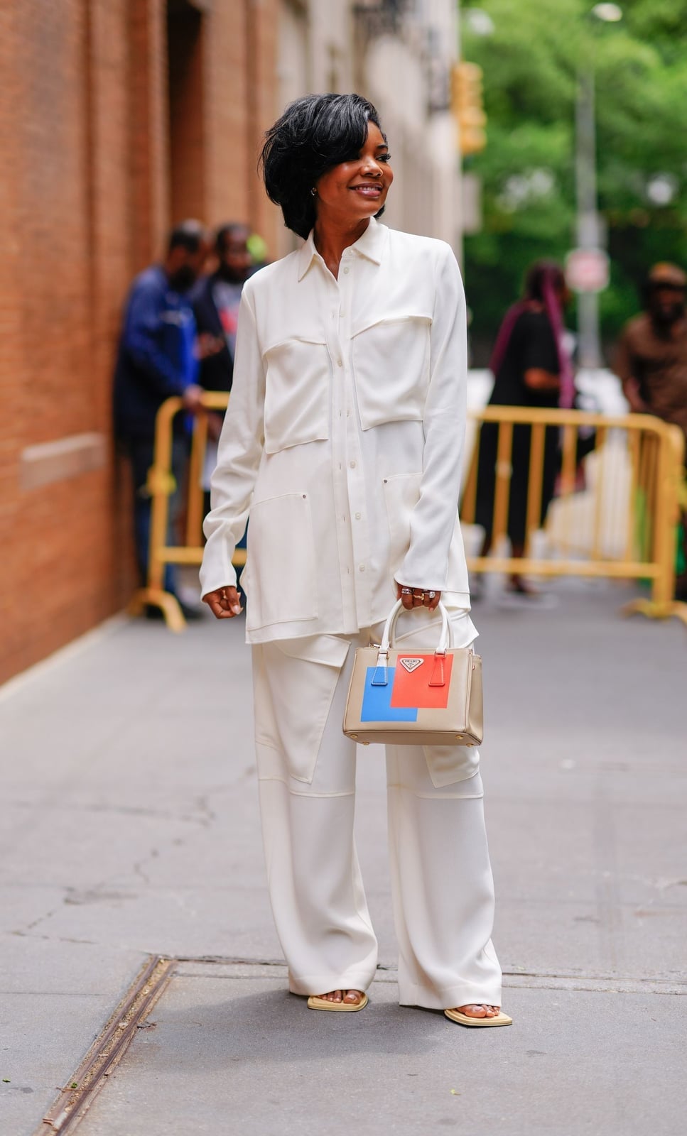 Monochromatic white silk tunic and trousers — Smart Casual Outfits