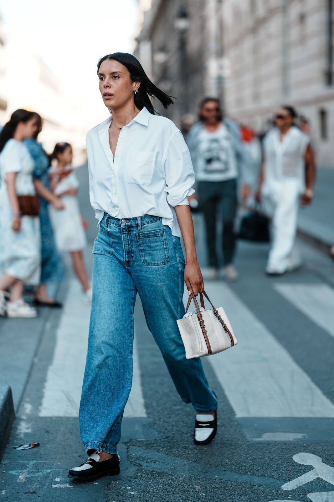 Wide Leg Jeans With Oversized Shirt and Loafers — Straight Leg Jeans Outfits