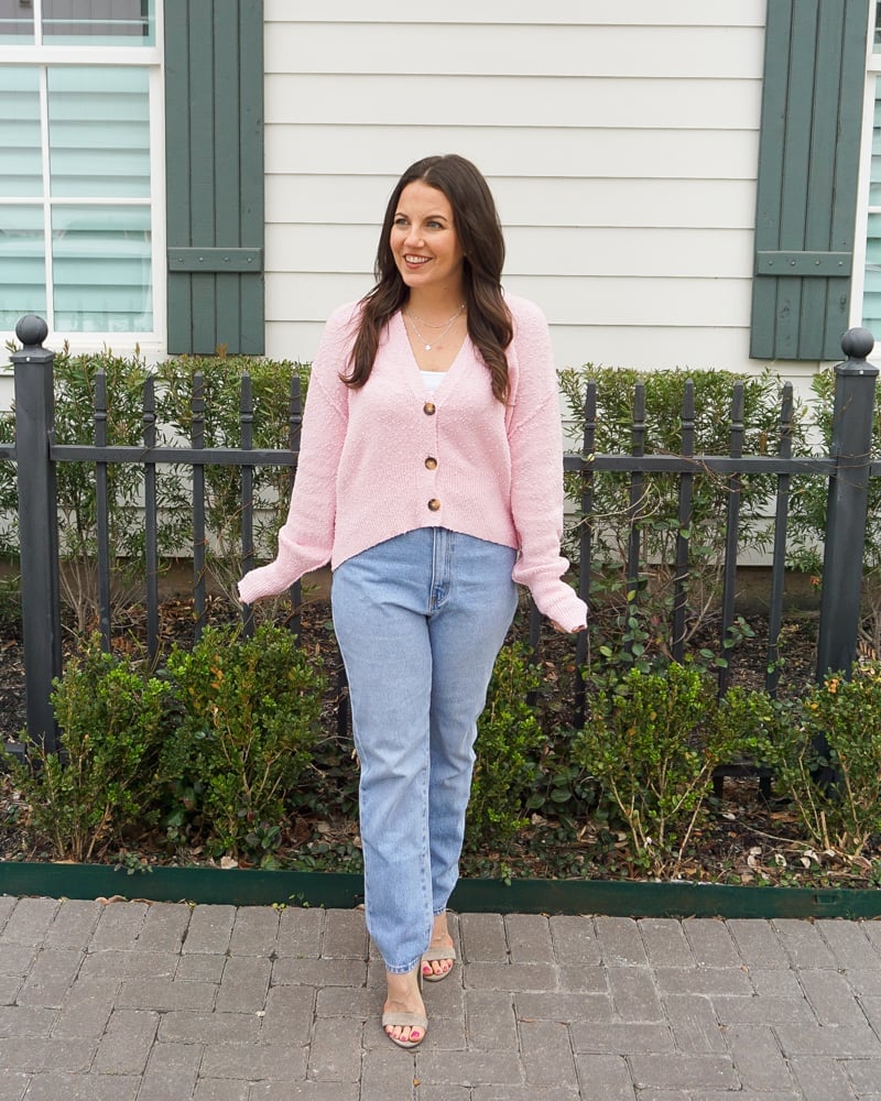 Pink Cardigan With Straight Leg Jeans and Nude Sandals — Straight Leg Jeans Outfits
