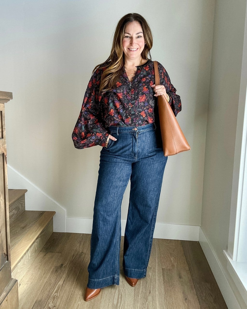 Floral Blouse With Wide Leg Jeans and Heels — Straight Leg Jeans Outfits