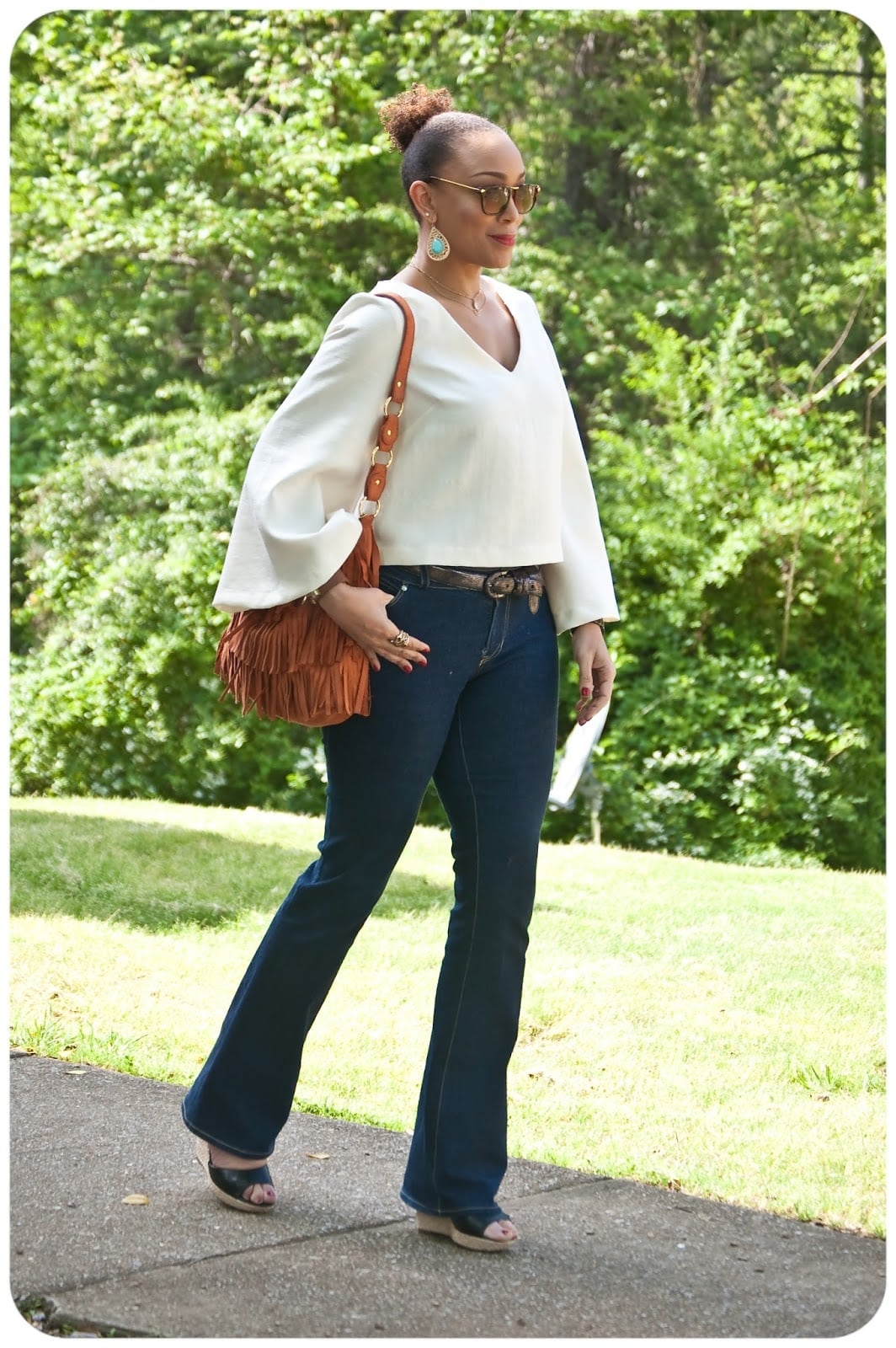 Wide-Sleeve Blouse With Dark Wash Wide-Leg Jeans Wide-Sleeve Blouse With Dark Wash Wide-Leg Jeans — Trendy 70s Style