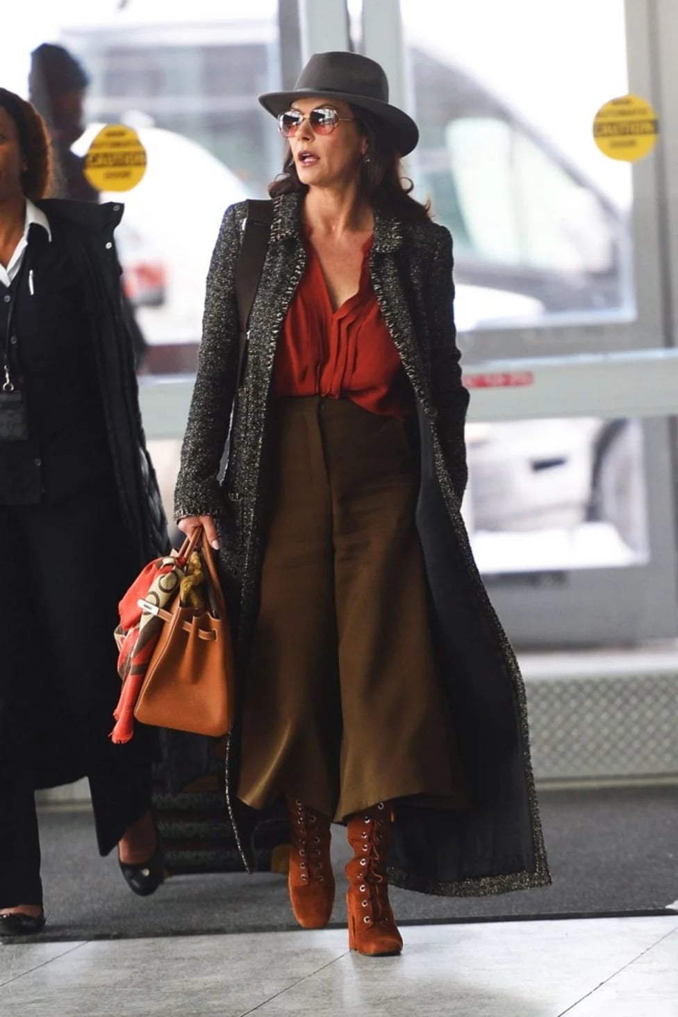 Rust Blouse With Wide-Leg Culottes and Long Coat Rust Blouse With Wide-Leg Culottes and Long Coat — Trendy 70s Style