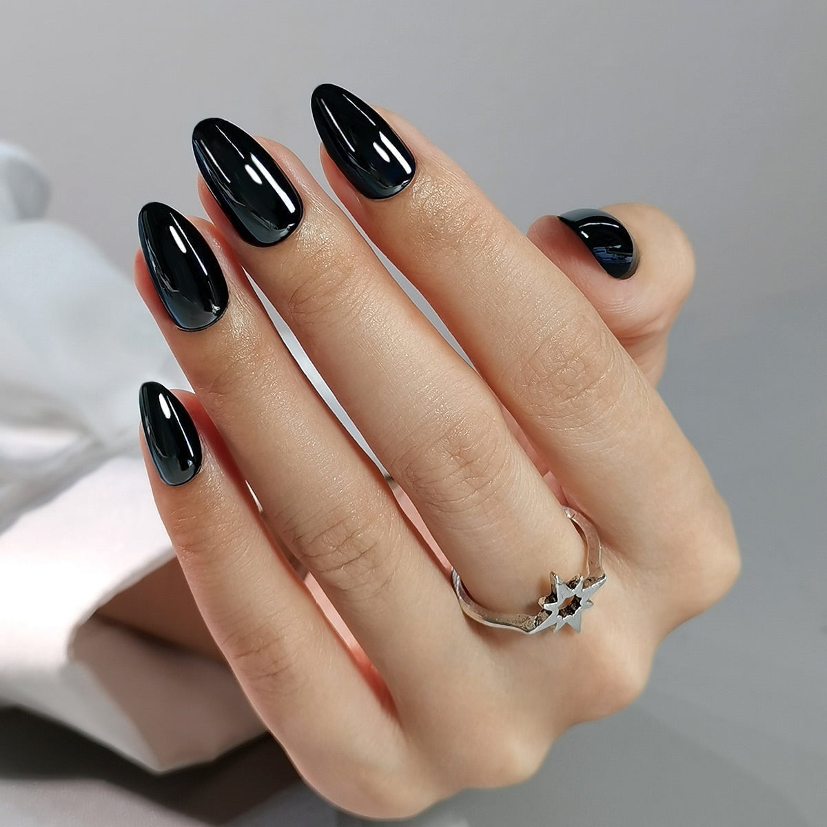 Mirror Shine Black Chrome Short Almond Nails Mirror Shine Black Chrome Short Almond Nails — Trendy Almond Nails