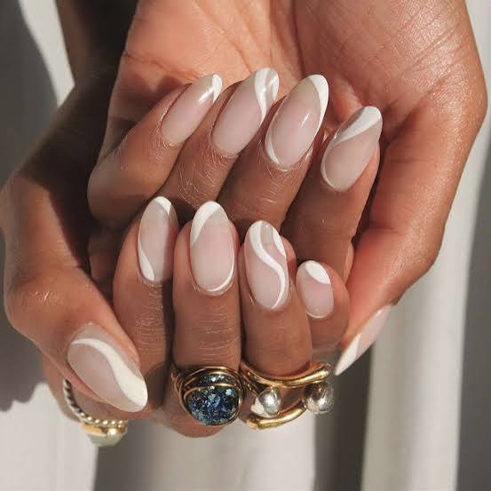 Abstract White Lines Short Almond Nails Abstract White Lines Short Almond Nails — Trendy Almond Nails