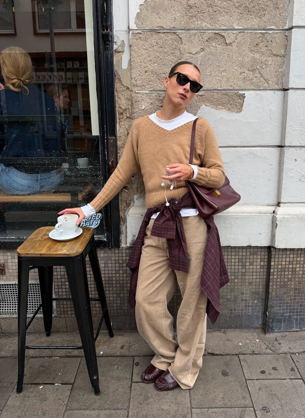 Beige corduroy trousers with v-neck sweater and plaid shirt — Trendy Beige Outfits