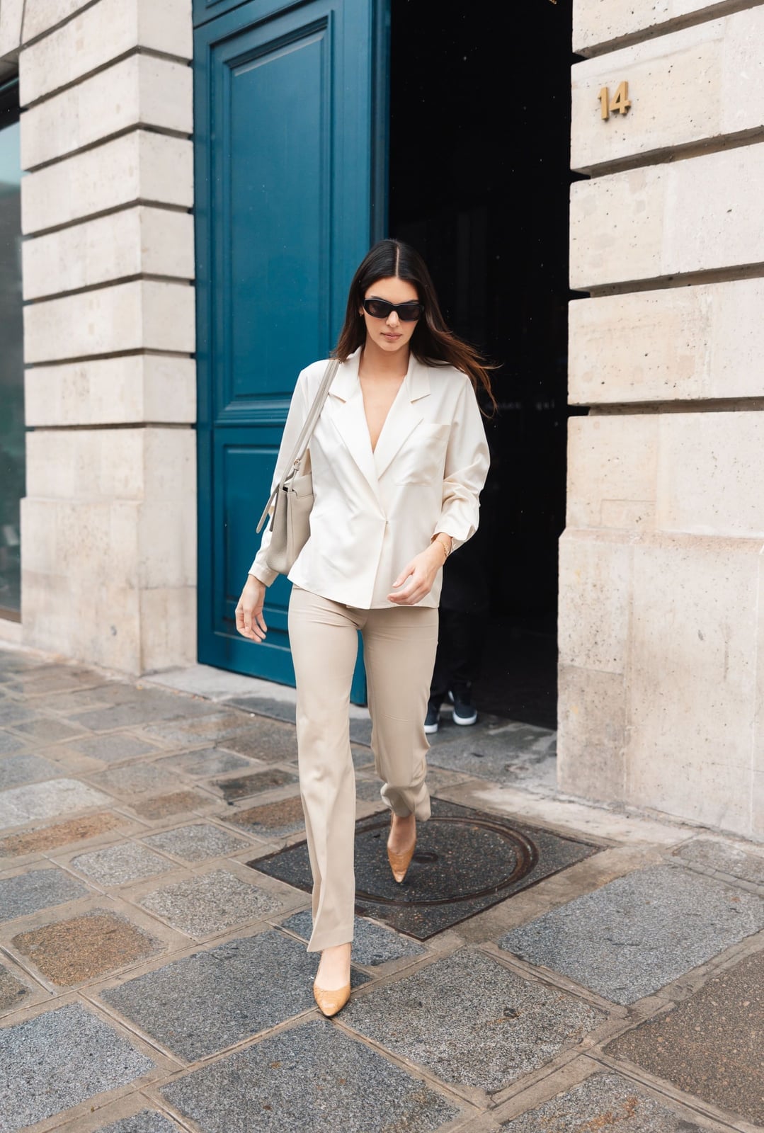 Oversized beige blazer with straight-leg trousers — Trendy Beige Outfits