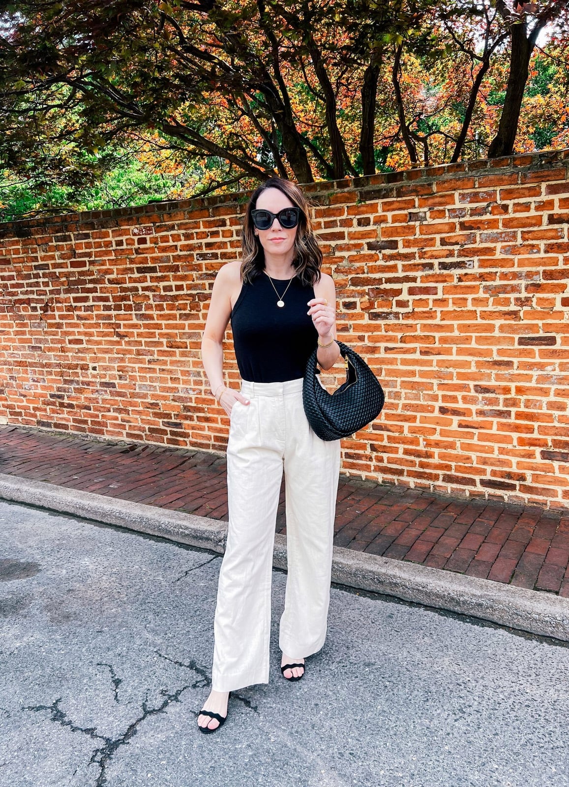 Wide-leg beige linen pants with black top and sandals — Trendy Beige Outfits