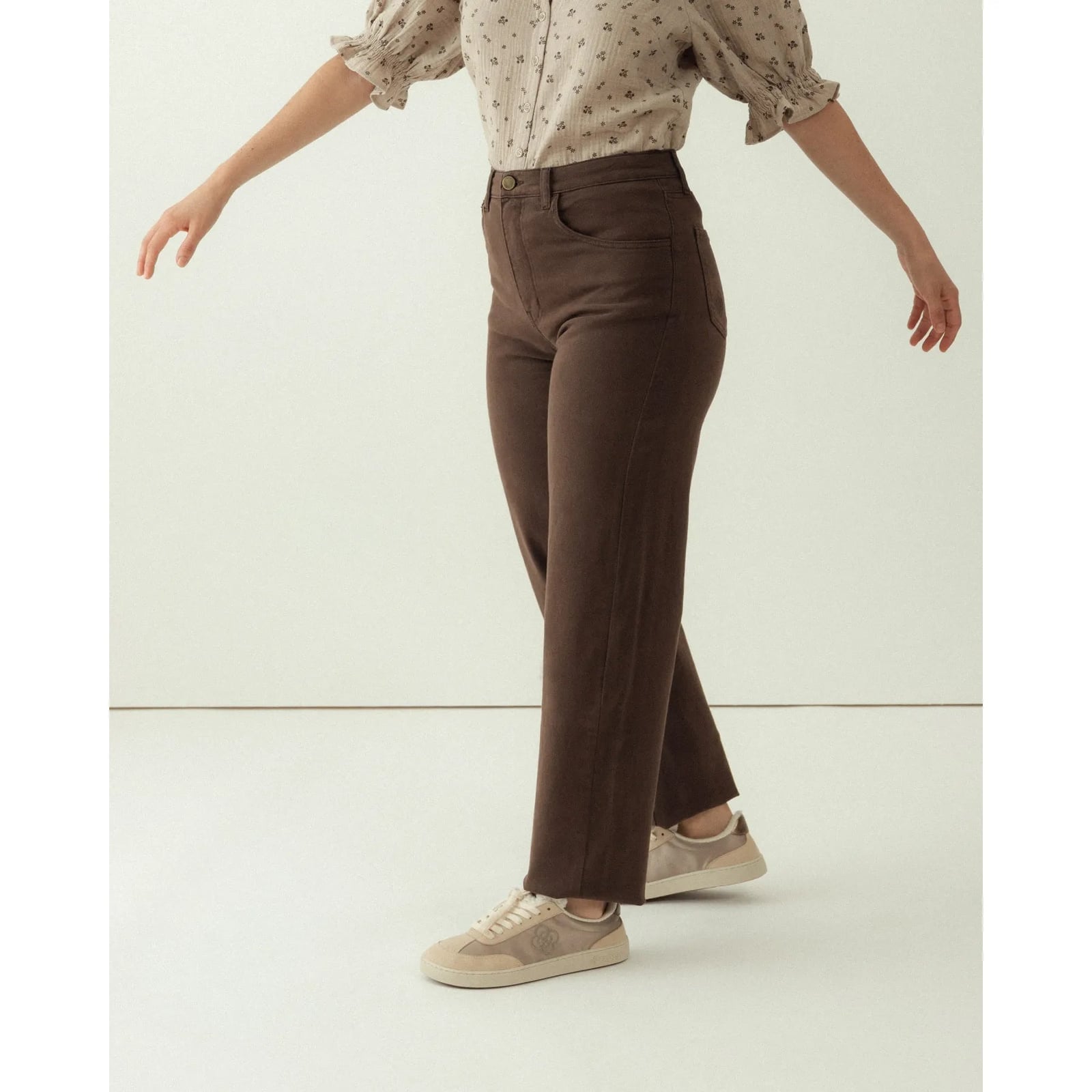 Brown Trousers with Cream Blouse — Trendy Brown Outfits