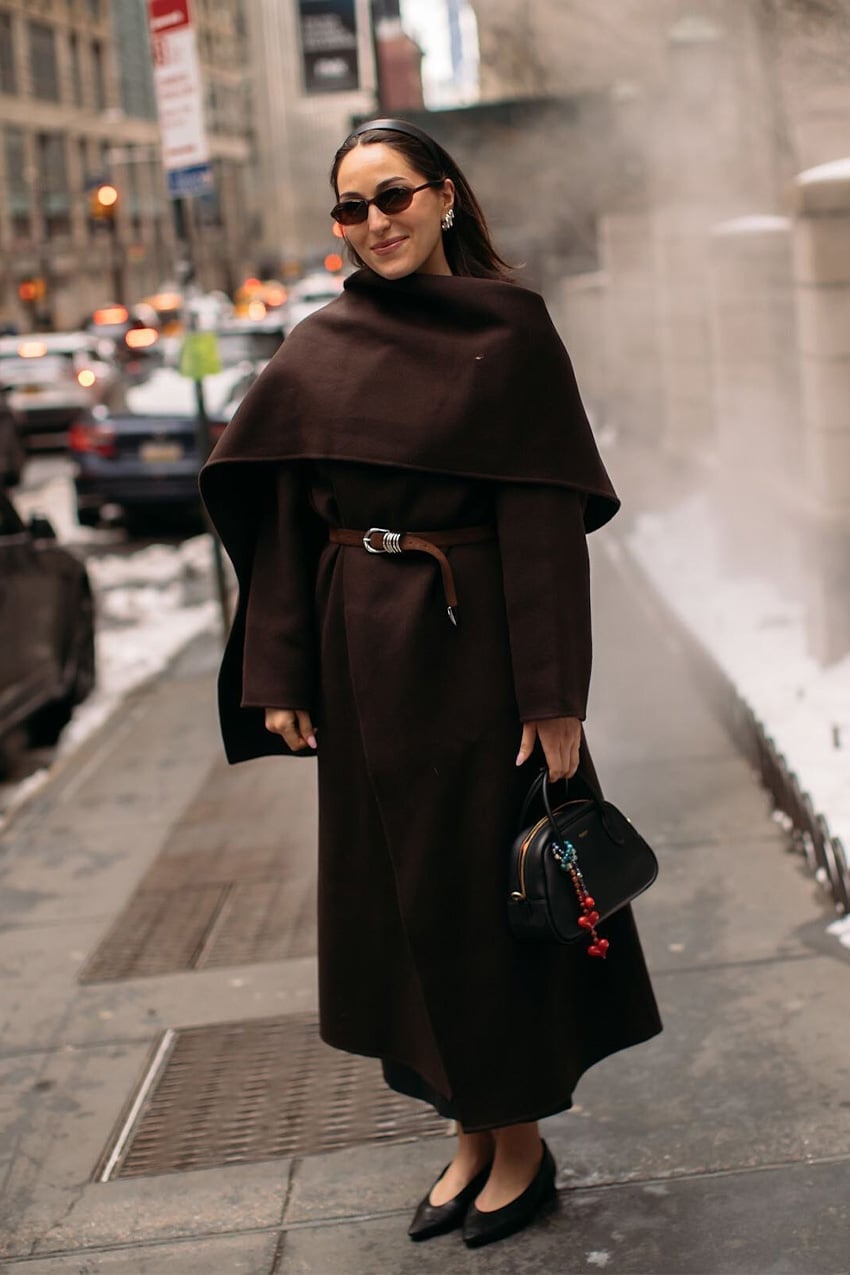 Dramatic Brown Cape Coat Street Style — Trendy Brown Outfits