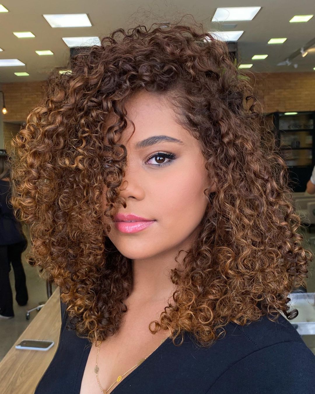 Collarbone Honey Blonde With Dark Roots — Trendy Curly Hair Color