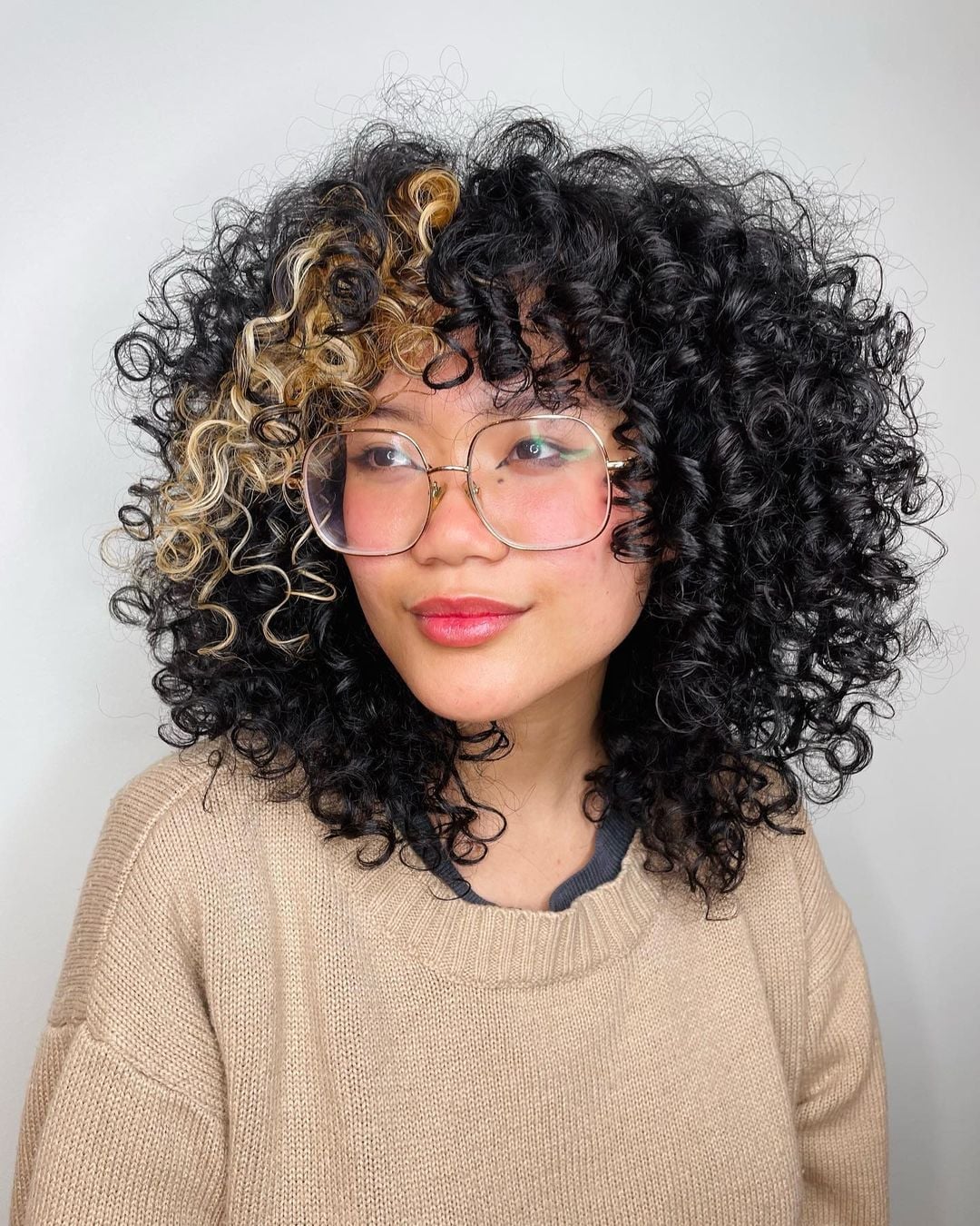 Shoulder Black With Blonde Two-Tone — Trendy Curly Hair Color