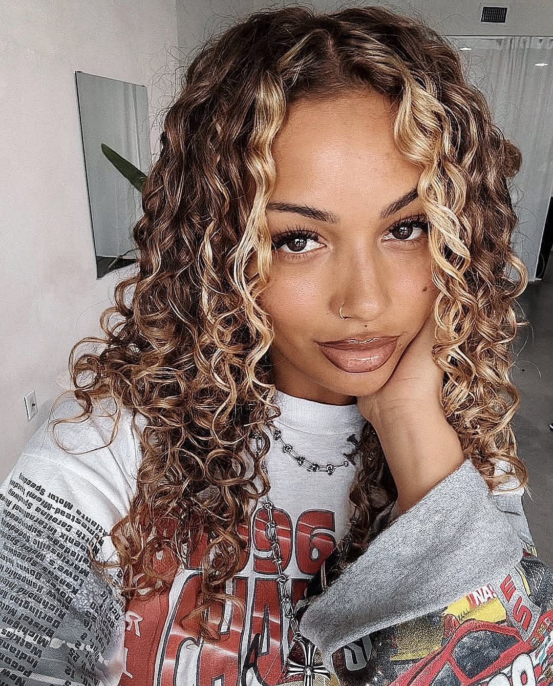 Collarbone Layered Cut with Face-Framing Pieces Collarbone Layered Cut with Face-Framing Pieces — Trendy Curly Hair Down